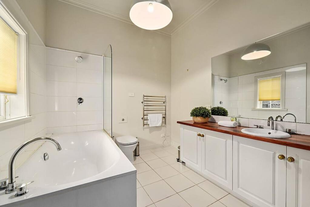 Blackwood Tree Cottage - Heritage Listed Property - Evandale! Exterior foto