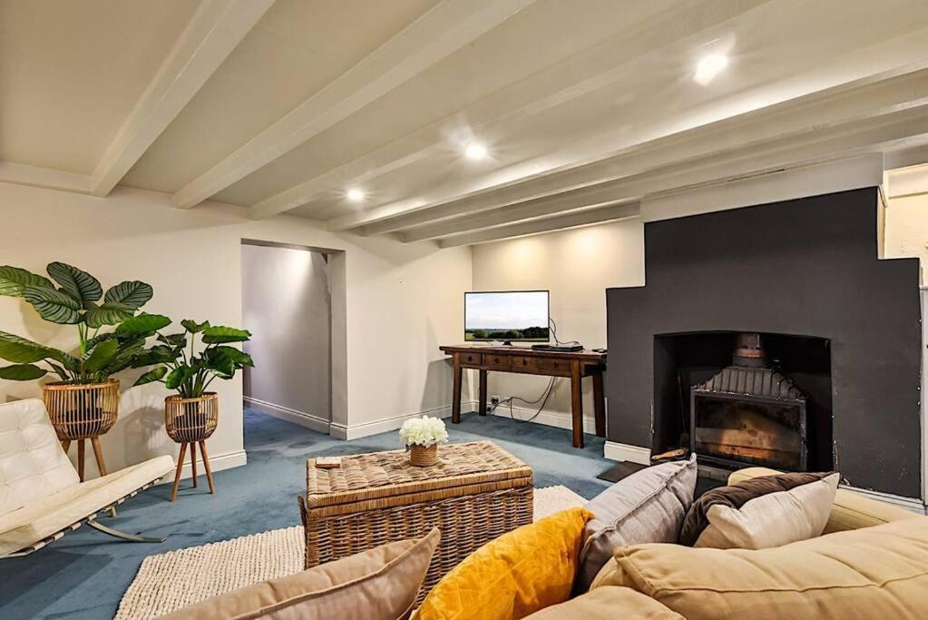 Blackwood Tree Cottage - Heritage Listed Property - Evandale! Exterior foto